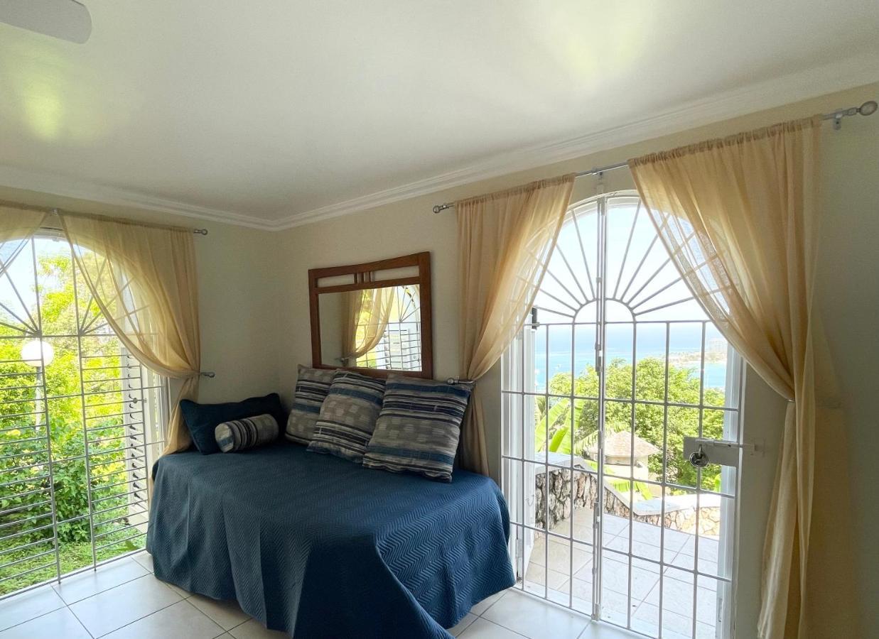 Hummingbird Retreat - Luxury Oceanview Apt, 7-Minute Walk To Beach Очо-Риос Экстерьер фото