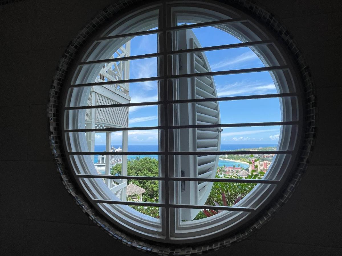 Hummingbird Retreat - Luxury Oceanview Apt, 7-Minute Walk To Beach Очо-Риос Экстерьер фото