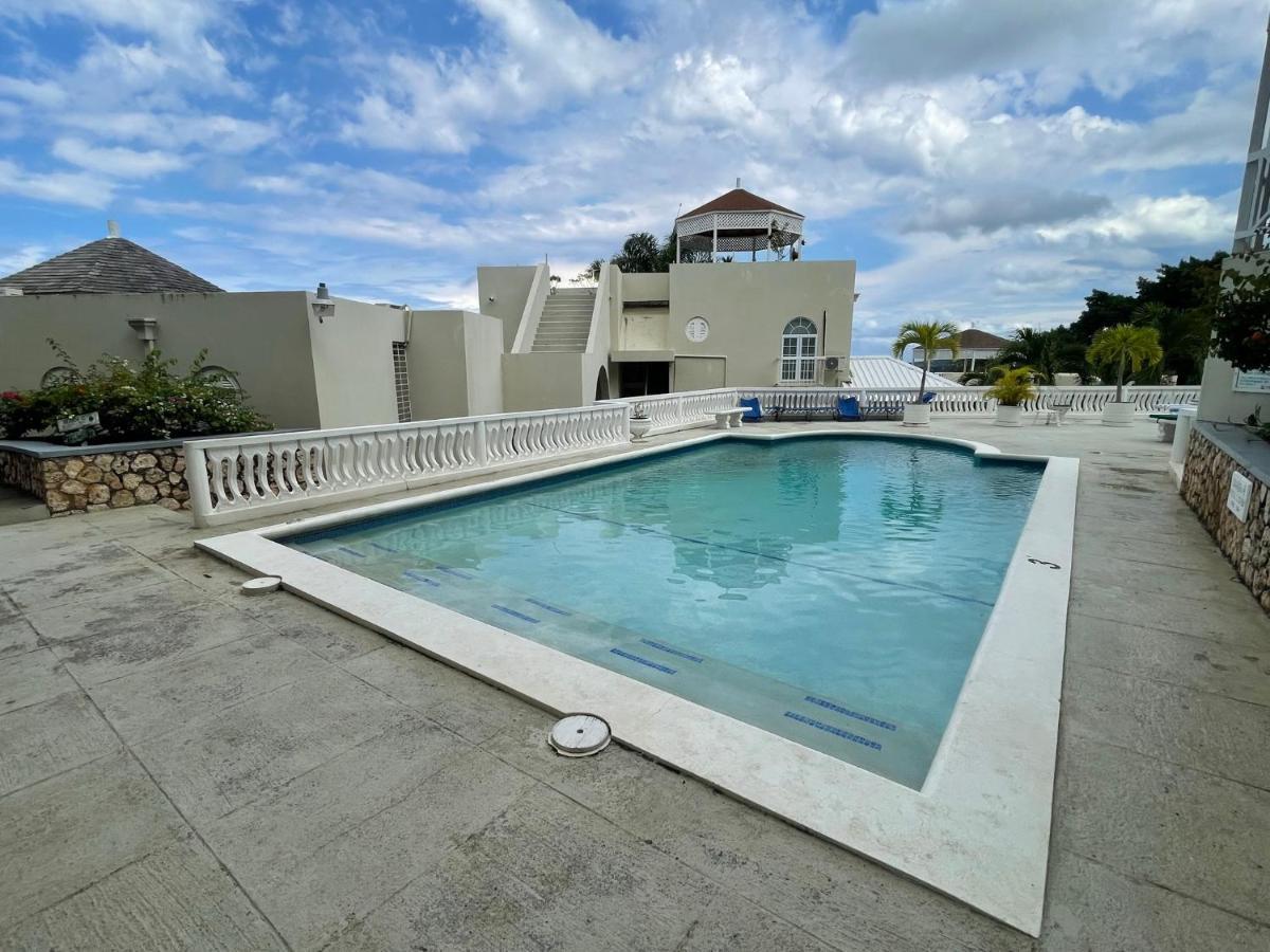 Hummingbird Retreat - Luxury Oceanview Apt, 7-Minute Walk To Beach Очо-Риос Экстерьер фото